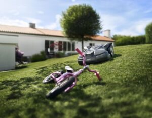 Husqvarna Robot Automower® 320 NERA idealnie wykoszony trawnik.