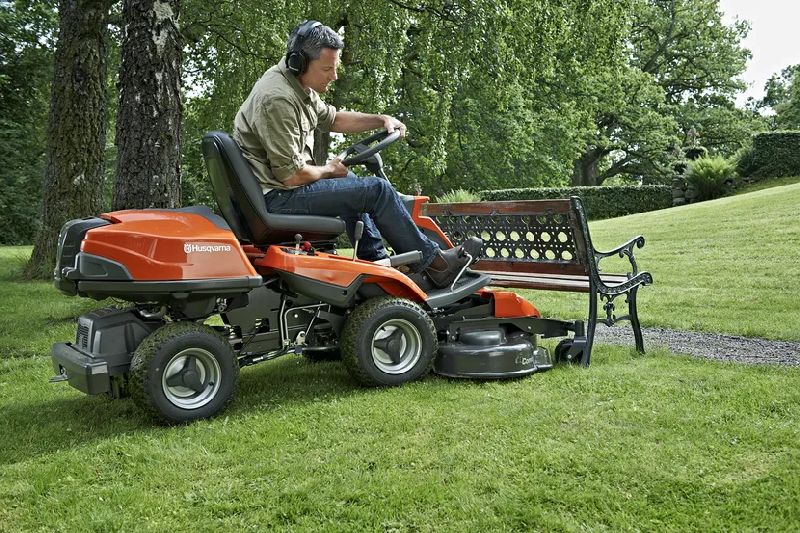 HUSQVARNA Urządzenie tnące - CombiClip® 94 i traktor Rider.