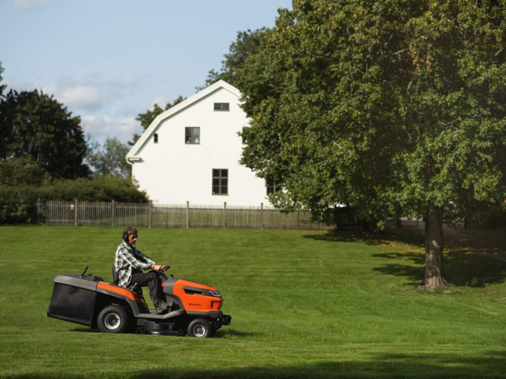 Husqvarna Traktor ogrodowy TC 220T Husqvarna Traktor ogrodowy TC 220T