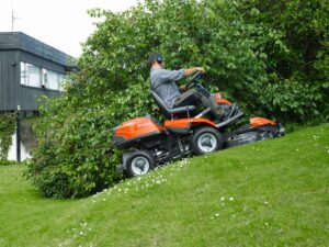 Husqvarna Traktor Rider R 420TsX AWD Husqvarna Traktor Rider R 420TsX AWD