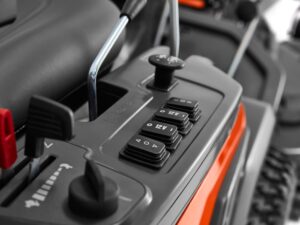 Husqvarna Traktor Rider R 420TsX AWD Husqvarna Traktor Rider R 420TsX AWD