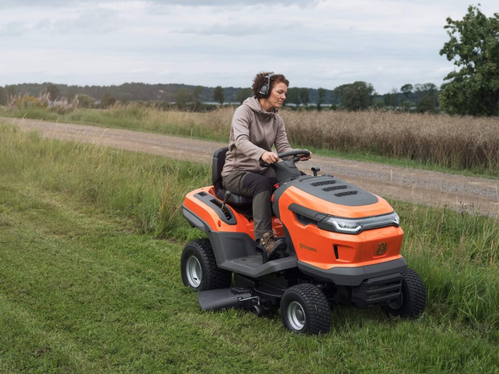 Husqvarna Traktor ogrodowy TS 215T Husqvarna Traktor ogrodowy TS 215T