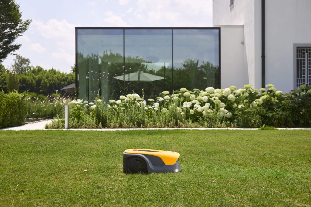 Stiga Autonomiczny robot koszący A 8v Stiga Autonomiczny robot koszący A 8v